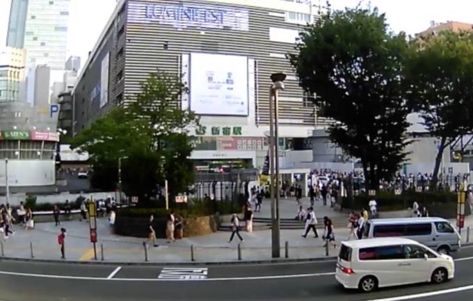 新宿東口駅前ライブカメラと雨雲レーダー 東京都新宿区