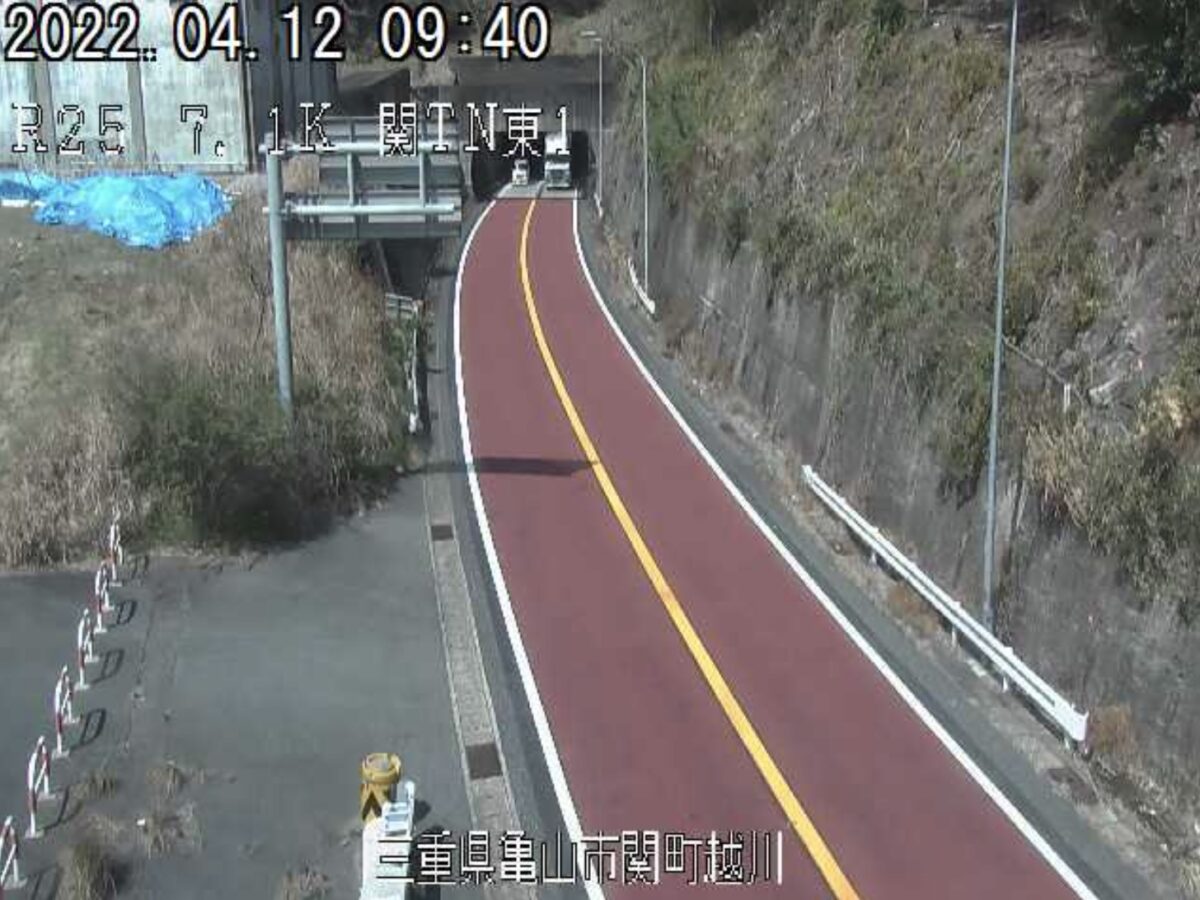 名阪国道・関トンネル東 ライブカメラ/三重県亀山市