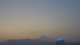 三島駅南口から見える富士山ライブカメラと雨雲レーダー/静岡県三島市